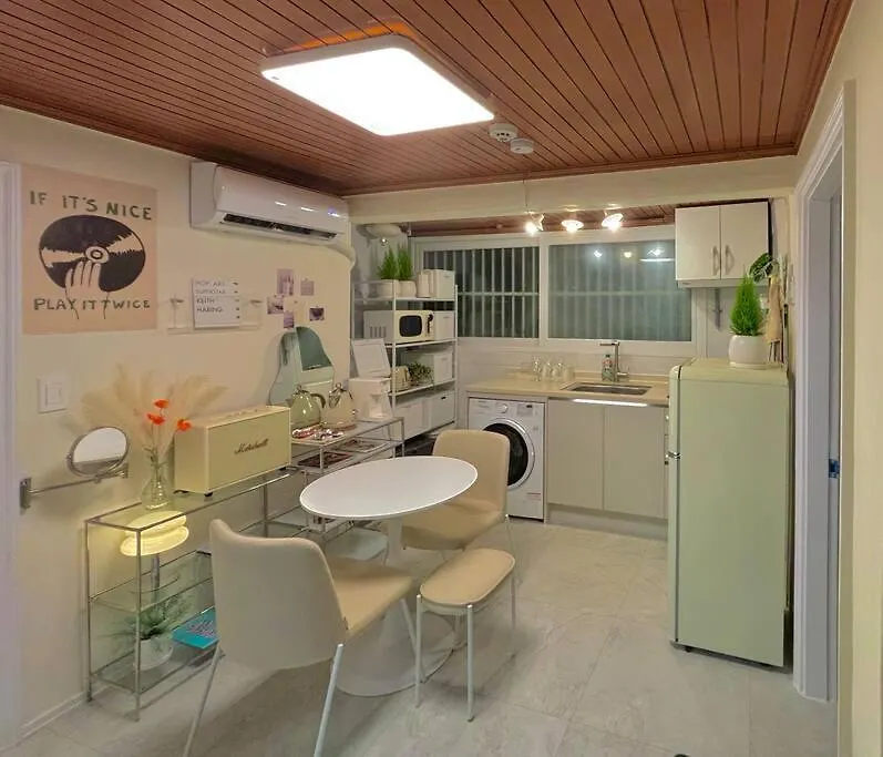 3 Rooms L 3 Beds L Mrt 8 Min L Gwanghwamun Seoul