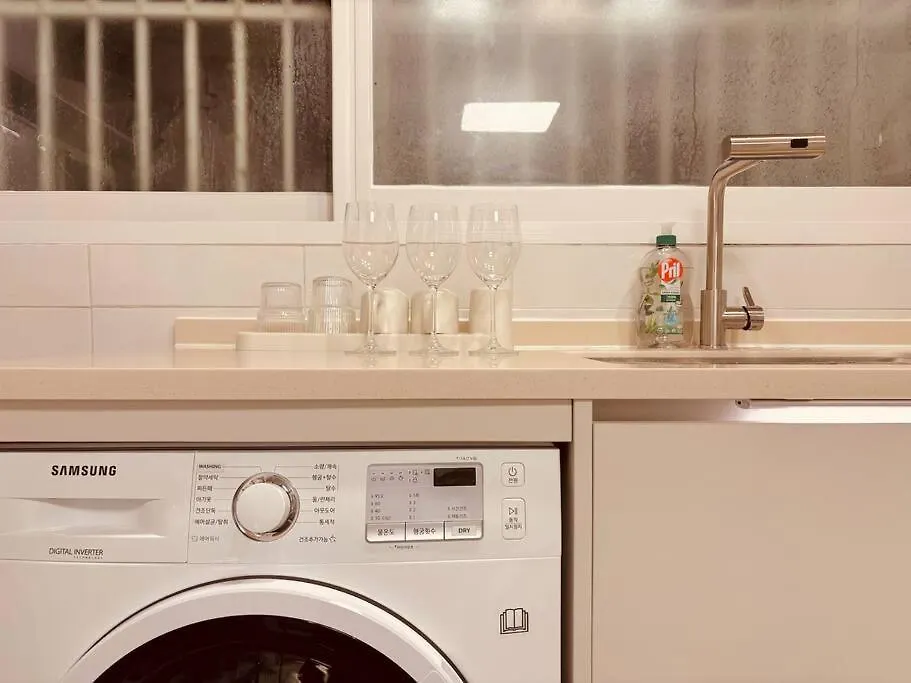 3 Rooms L 3 Beds L Mrt 8 Min L Gwanghwamun Seoul