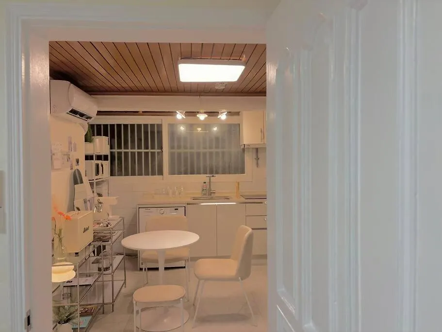 3 Rooms L 3 Beds L Mrt 8 Min L Gwanghwamun Seoul