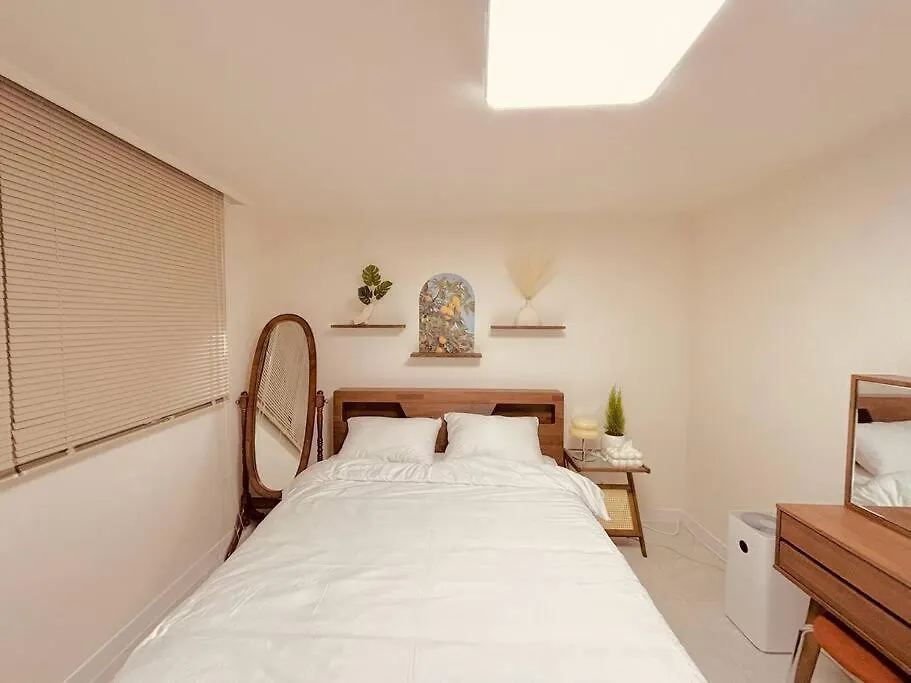 3 Rooms L 3 Beds L Mrt 8 Min L Gwanghwamun Seoul